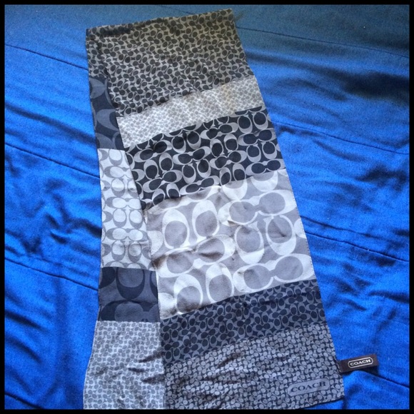✨COACH signature scarf✨