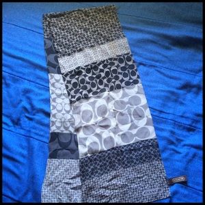 ✨COACH signature scarf✨
