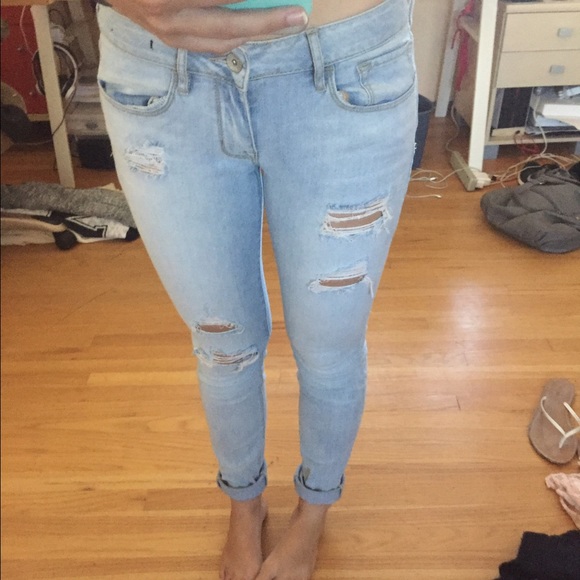 light blue ripped skinny jeans