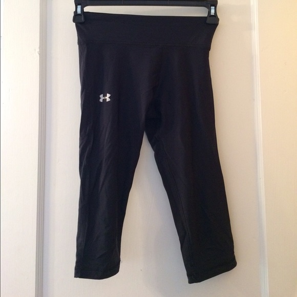 Under Armour Crops - Picture 2 of 4