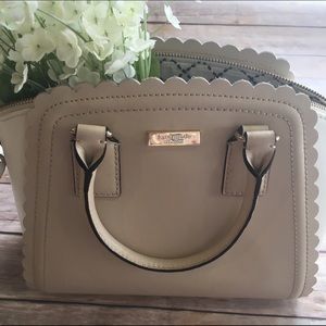 💕Sold💕Kate Spade Scallop Crossbody🌻