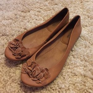 Kenneth Cole Reaction Flats