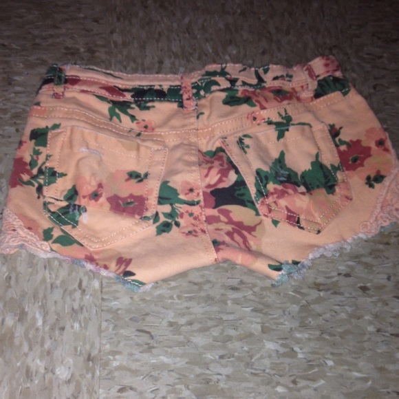 Shorts - Picture 2 of 3