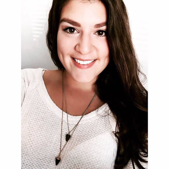 Meet your Posher, Claudia