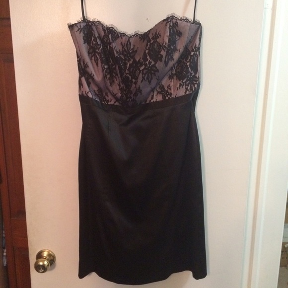 Lace and Satin strapless dress - Picture 2 of 4