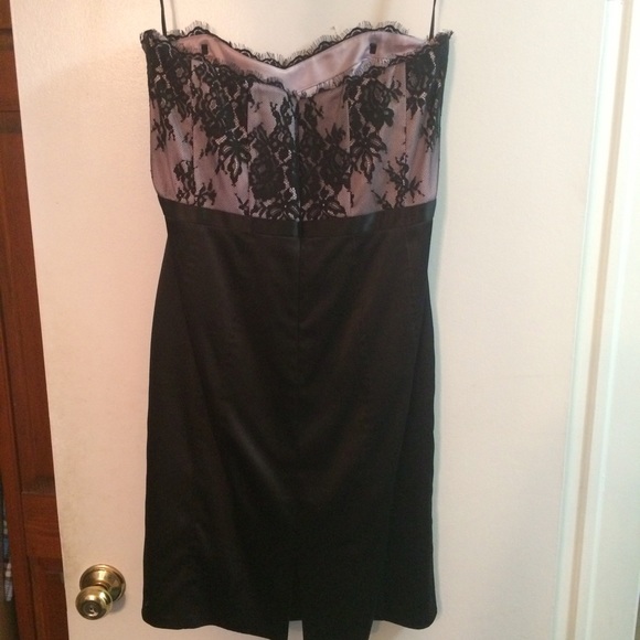 Lace and Satin strapless dress - Picture 3 of 4