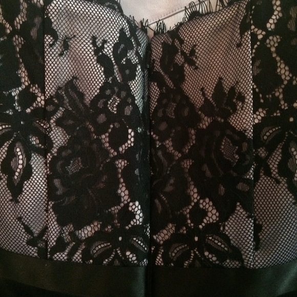 Lace and Satin strapless dress - Picture 4 of 4