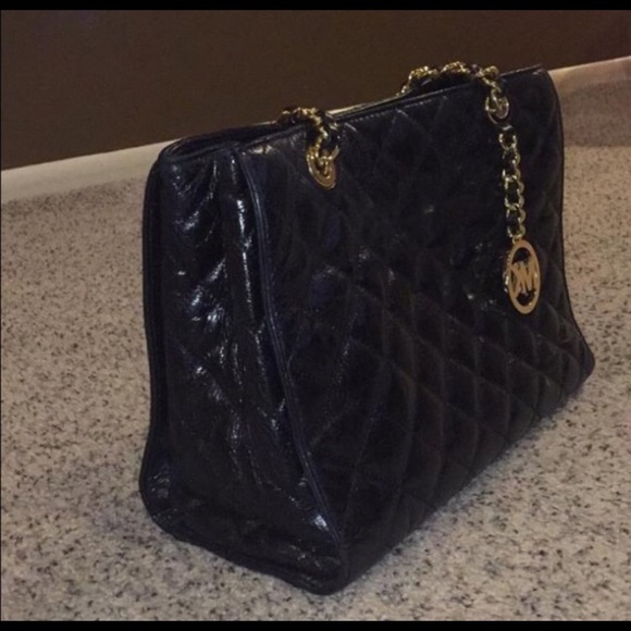 Authentic Michael Kors quilted tote!😍