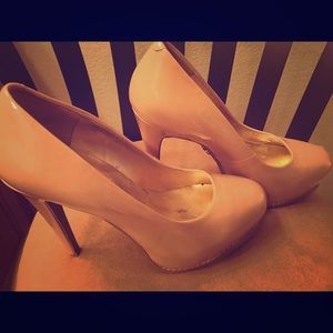 EUC Nude Simply Vera Wang pumps