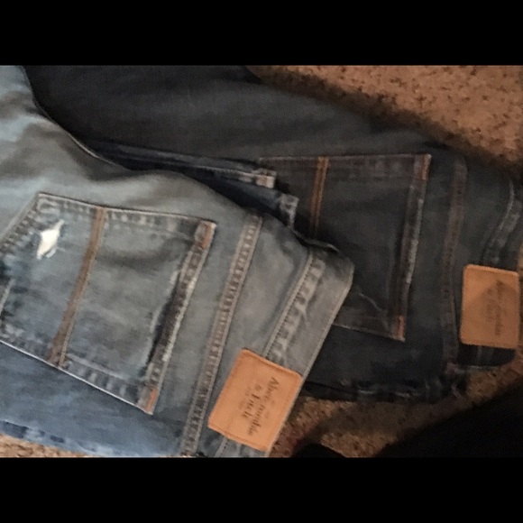 4 pair Men's ABERCROMBIE, HOLLISTER jeans - Picture 2 of 3