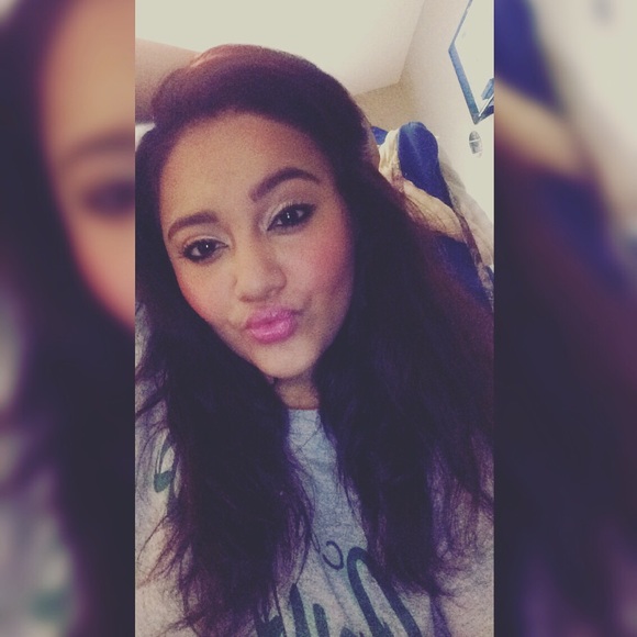 Meet your Posher, Elaina