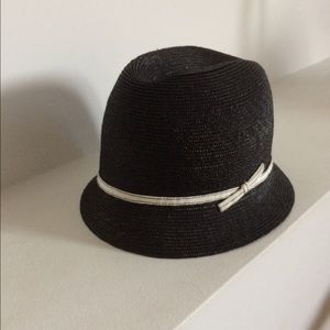 Yojhi Yamamoto- Y's 
Black straw paille cloche