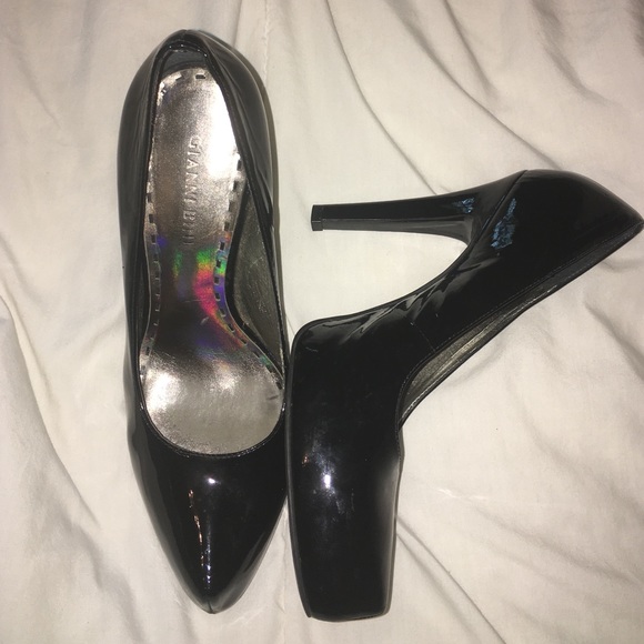 Black Patent Leather Gianni Bini 4" Pumps