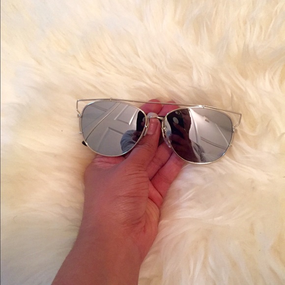 5🌟Rated Silver Mirrored Aviator Sunglasses - Picture 2 of 4