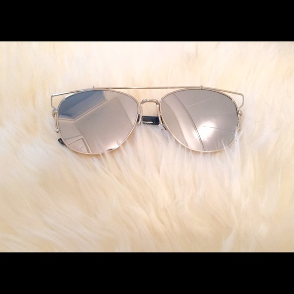 5🌟Rated Silver Mirrored Aviator Sunglasses - Picture 3 of 4