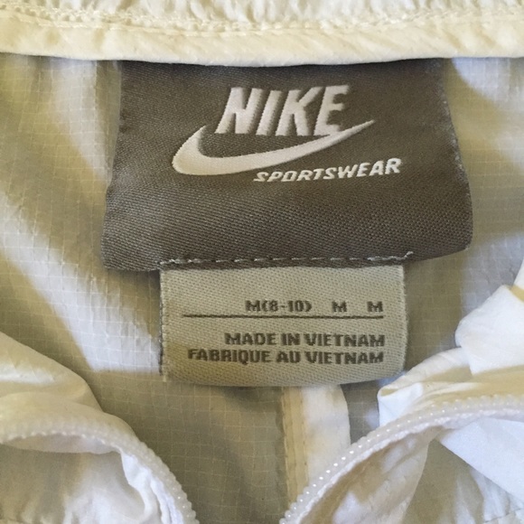 Nike women's windbreaker. - Picture 2 of 3