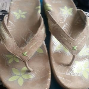 Abeo sandals brand in box from the Walking Company