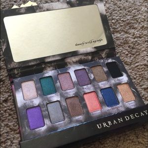 URBAN DECAY ammo palette