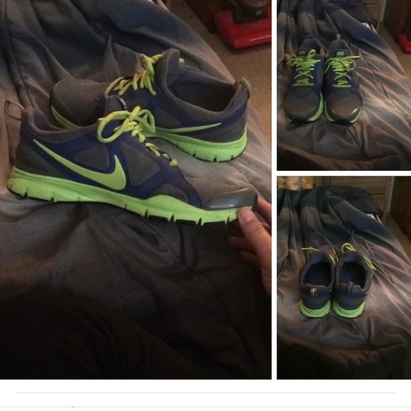 Nikes runner training shoes