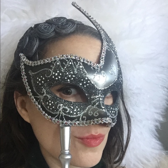 Glam masquerade party mask - Picture 2 of 3