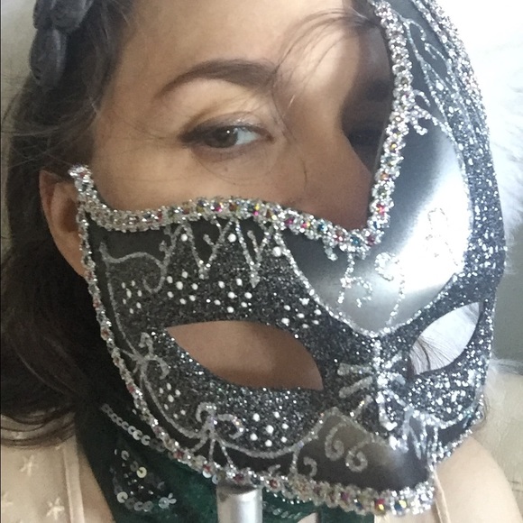 Glam masquerade party mask - Picture 3 of 3