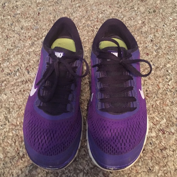 Nike free runs size 7.5