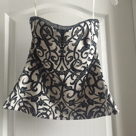 Strapless top