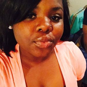 Meet your Posher, Shadia