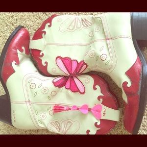 Awesome cowgirl boots!!