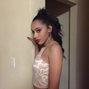 Meet your Posher, Michaela