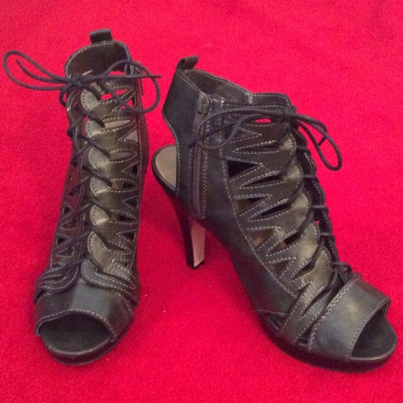 Deep gray/green peep-toe lace up heel