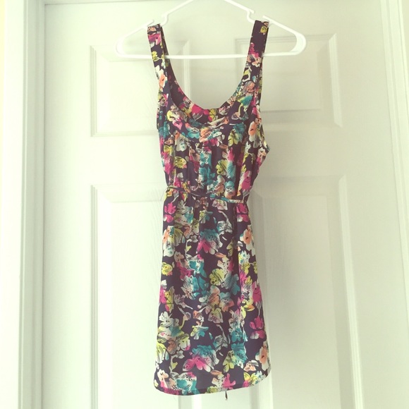 Floral print tie-back tank
