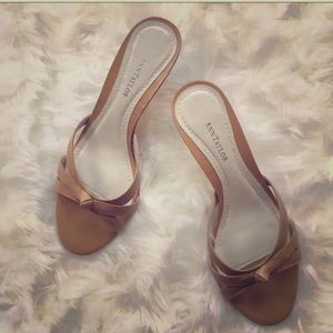 Ann Taylor kitten heel