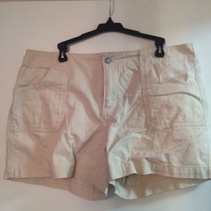 Khaki gap shorts