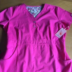 Koi scrub top nwt large