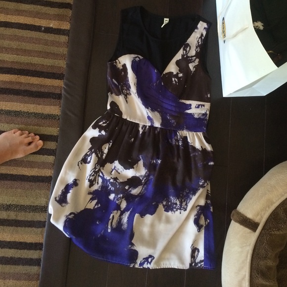 Beautiful date night dress!