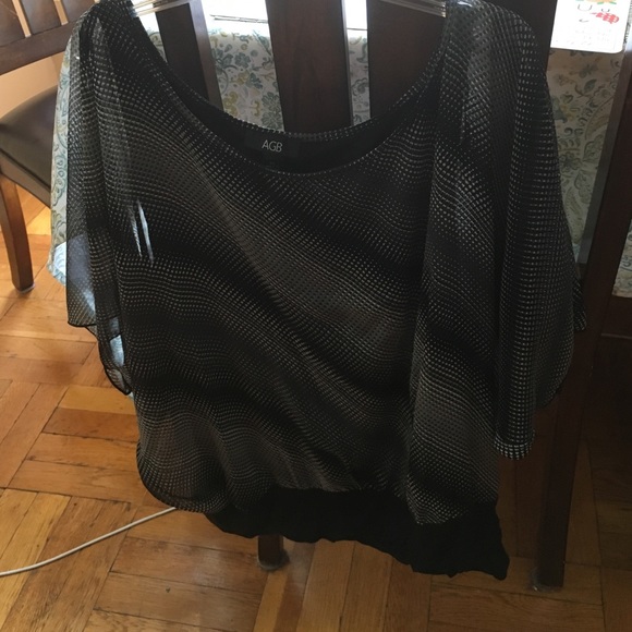 Black & white blouse