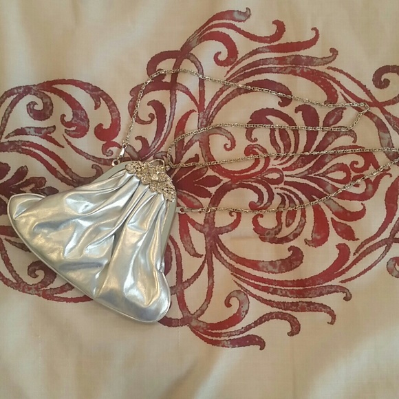 Silver clutch w/rhinestone accents & chain