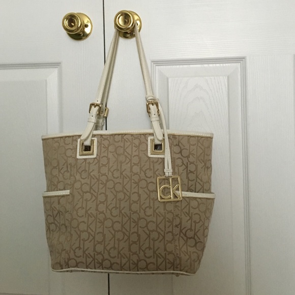 Calvin Klein Handbags - Calvin Klein bag - CK! not MK 👍