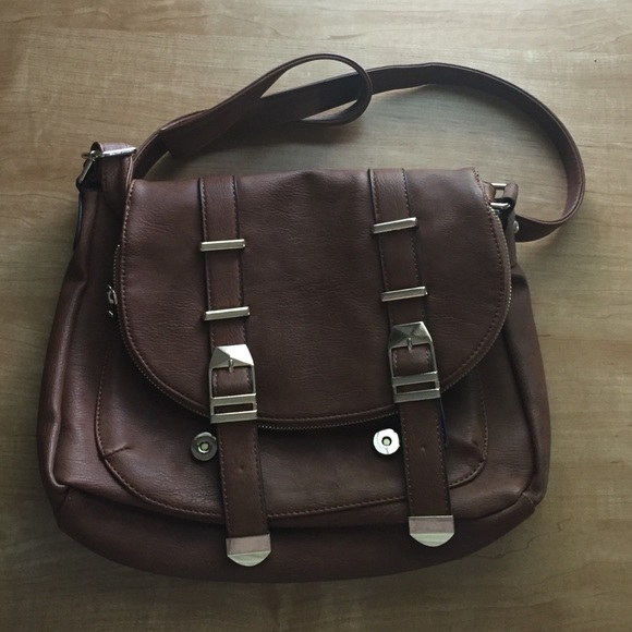 Call it Spring shoulder bag