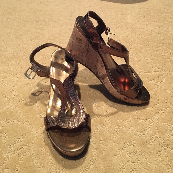 Bronze wedges