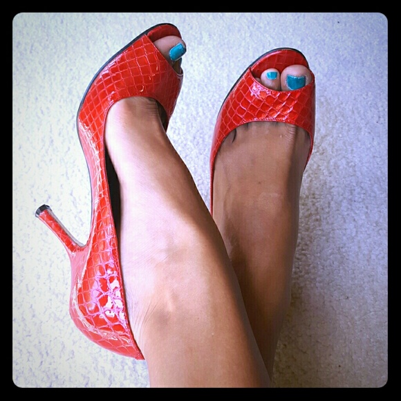 Enzo Angiolini red peep toe heels