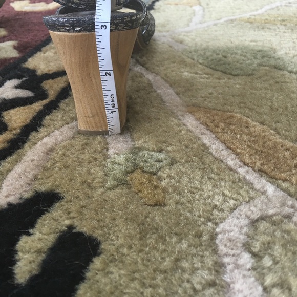 Sandals - Picture 2 of 4