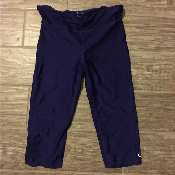 GapFit Fitness Capris - Picture 2 of 3