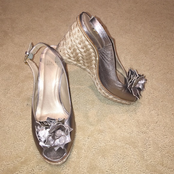 Shimmery gold wedges