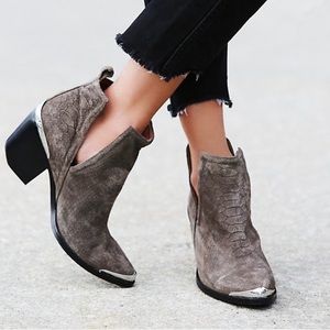 ✨FP Hunt The Plain Jeffrey Campbell Boots ✨