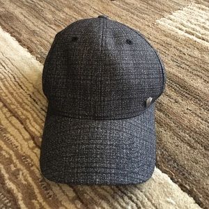 Men's grey and back flex fit hat.