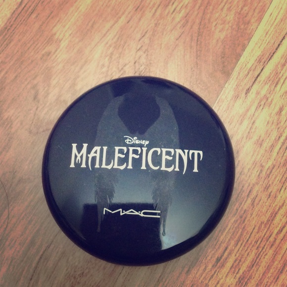 MAC Maleficent Beauty Powder