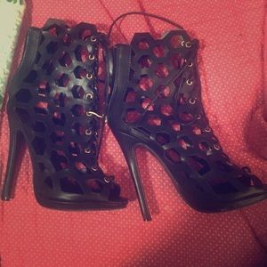 🔥🔥Black caged heels !