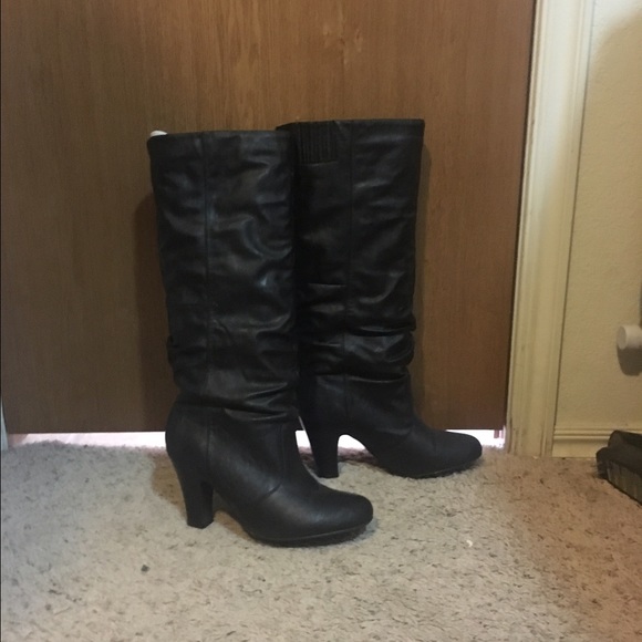 Black heeled boots